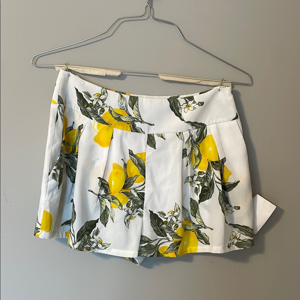 White Shorts with Lemon Print
